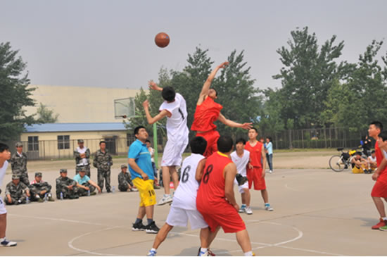 赵乐际主持十四届全国人大常委会第十五次会议闭幕会并作讲操亚洲话强调 贯彻党中央决策部署 立足人大职能做好工作 为完成全年经济社会发展目标任务作贡献